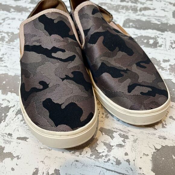 Olukai | pink camo slip on loafers - Picture 4 of 8